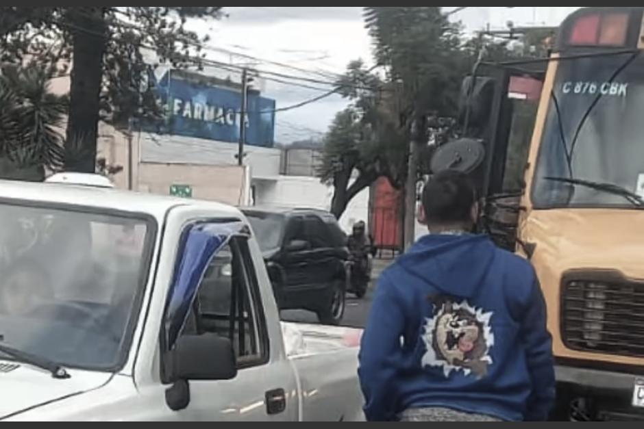 El accidente ha generado complicaciones hacia el Tr&eacute;bol de Vista Hermosa. (Foto: captura de video)