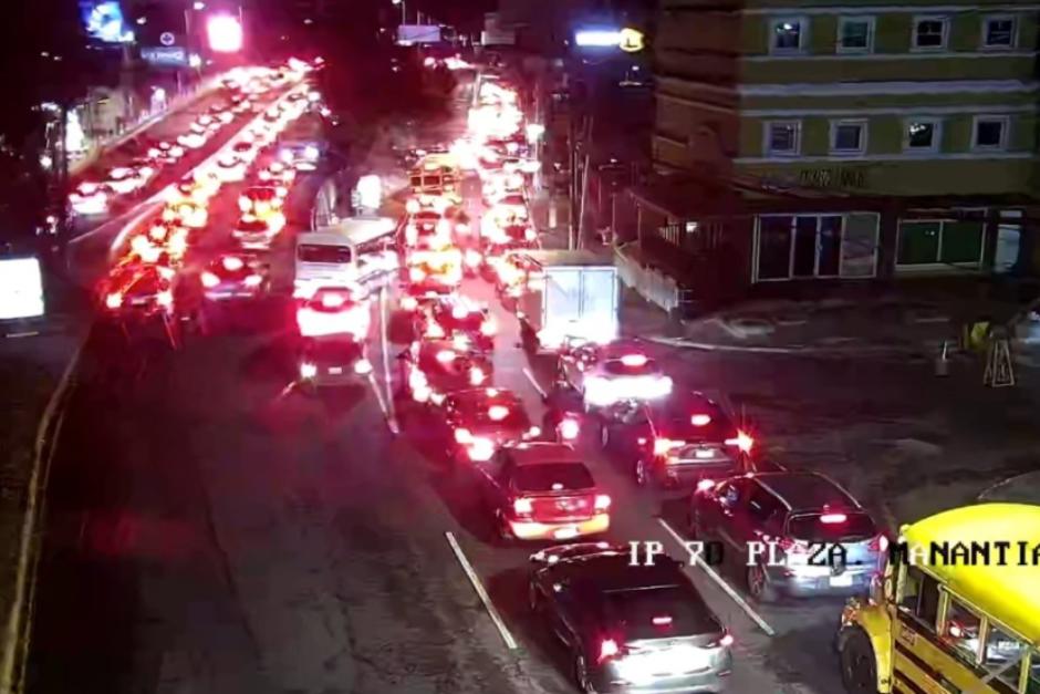 Ciertas v&iacute;as se encuentran congestionadas en la ciudad y sus alrededores. (Foto: PMT Mixco)