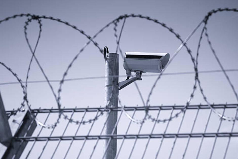 Al menos 20 c&aacute;rceles del pa&iacute;s carecen de c&aacute;maras y de tecnolog&iacute;a b&aacute;sica; un rezago que debilita la seguridad y el control dentro del sistema penitenciario. (Foto ilustrativa: Istock)