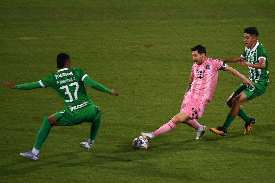 El Atl&eacute;tico Nacional tuvo que sudar para frenar a un Lionel Messi que se divirti&oacute; en el amistoso disputado en Medell&iacute;n. (Foto: Conmebol)