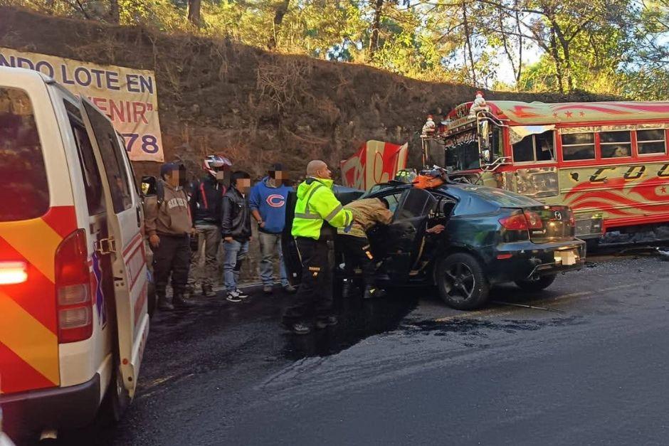 Bomberos Voluntarios cubrieron la emergencia tras el impacto. (Foto: Bomberos Voluntarios)