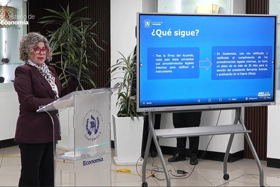 La ministra de Econom&iacute;a Gabriela Garc&iacute;a, inform&oacute; sobre el proceso para la entrada en vigencia del acuerdo comercial con Estados Unidos. (Foto: Mineco / Soy502)