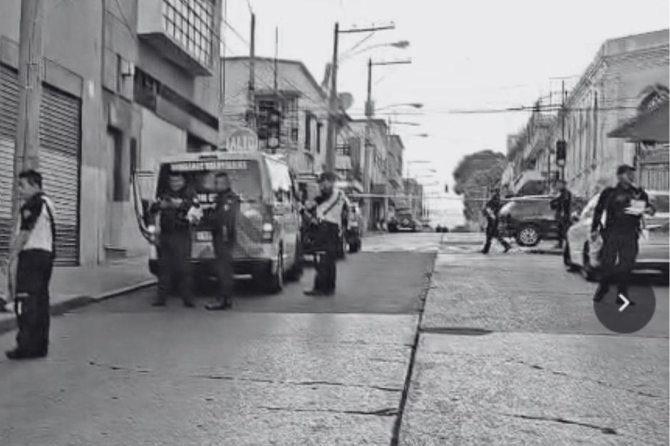Las autoridades se encargar&aacute;n de determinar la causa del ataque armado en la zona 1. (Foto: Bomberos Voluntarios)