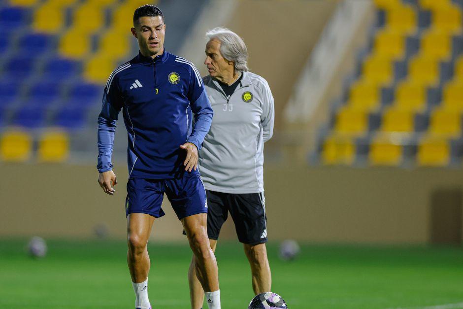 El astro portugu&eacute;s cumpli&oacute; con los trabajos ante la mirada de su entrenador, Jorge Jes&uacute;s. (Foto: Al Nassr)