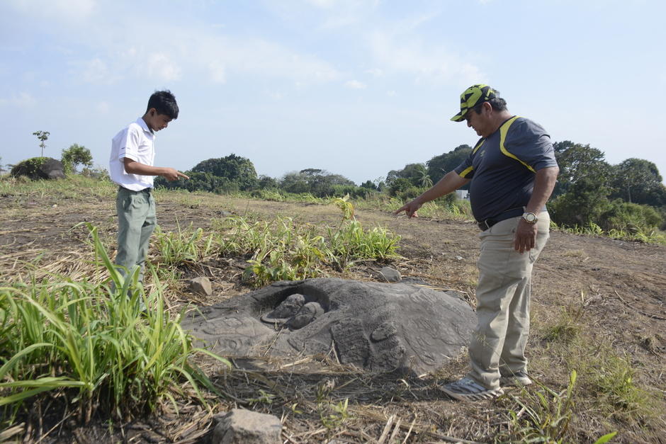 Los monumenttos se encuentran al aire libre en terrenos de la finca Las Ilusiones.