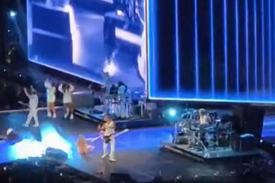 Shakira tuvo un desliz en el concierto. (Foto: Captura de pantalla)