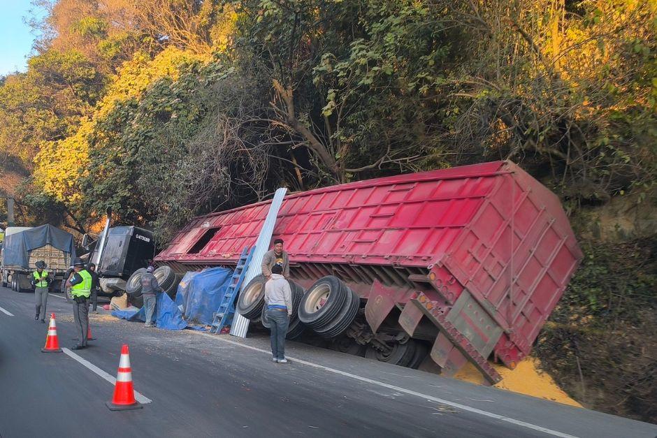 El hecho causa fuerte carga vehicular en el lugar. (Foto: redes sociales)