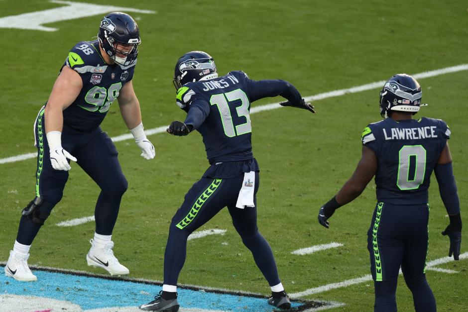 La defensiva de los Seahawks ha anulado a la ofensiva de los Patriots e incluso ha capturado a Drake Maye en m&uacute;ltiples ocasiones. (Foto: AFP)
