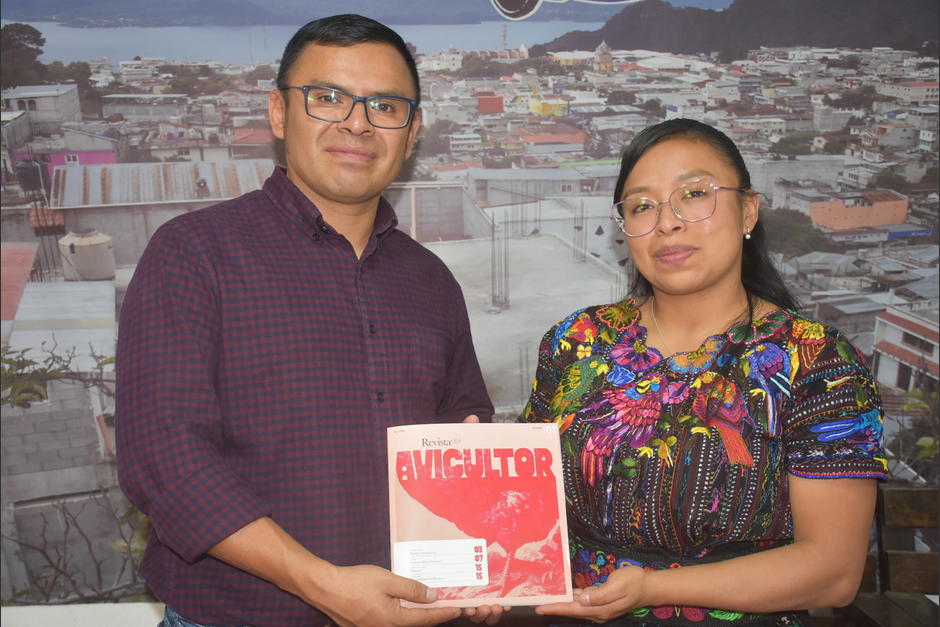 Mercedes y Pedro Daniel Sicajau unieron sus conocimientos para divulgar su revista. (Foto: Pedro Sicajau/Colaborador)