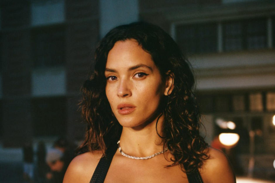 Adria Arjona mostr&oacute; su emoci&oacute;n por Bad Bunny. (Foto: Instagram)