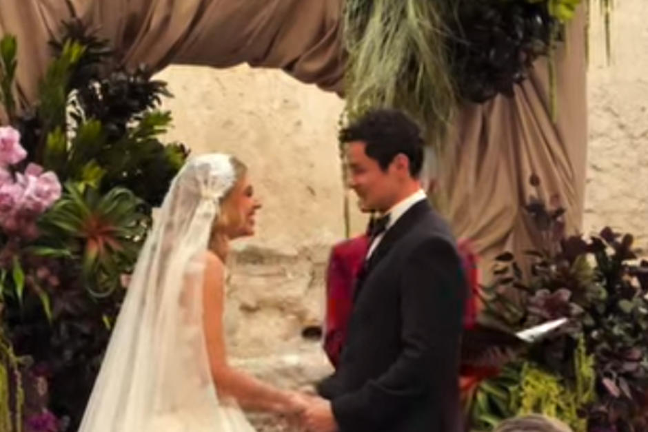 El actor de Hollywood Guatemalteco Arturo Castro eligi&oacute; Antigua para su boda. (Foto: Oficial)