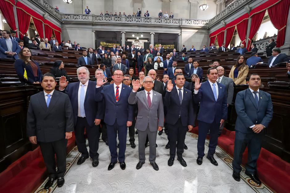Los integrantes de la postuladora de la elecci&oacute;n de Fiscal General y Jefe del Ministerio P&uacute;blico fueron juramentados el pasado 3 de febrero en el Congreso de la Rep&uacute;blica. (Foto: Organismo Legislativo)
