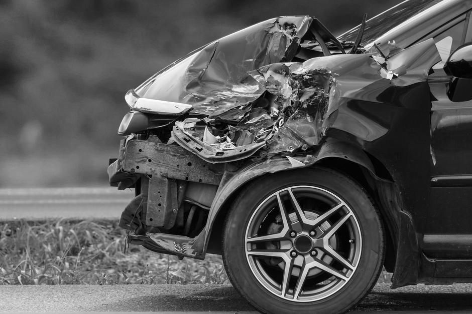 El auto qued&oacute; completamente destruido. (Foto: archivo/Soy502)