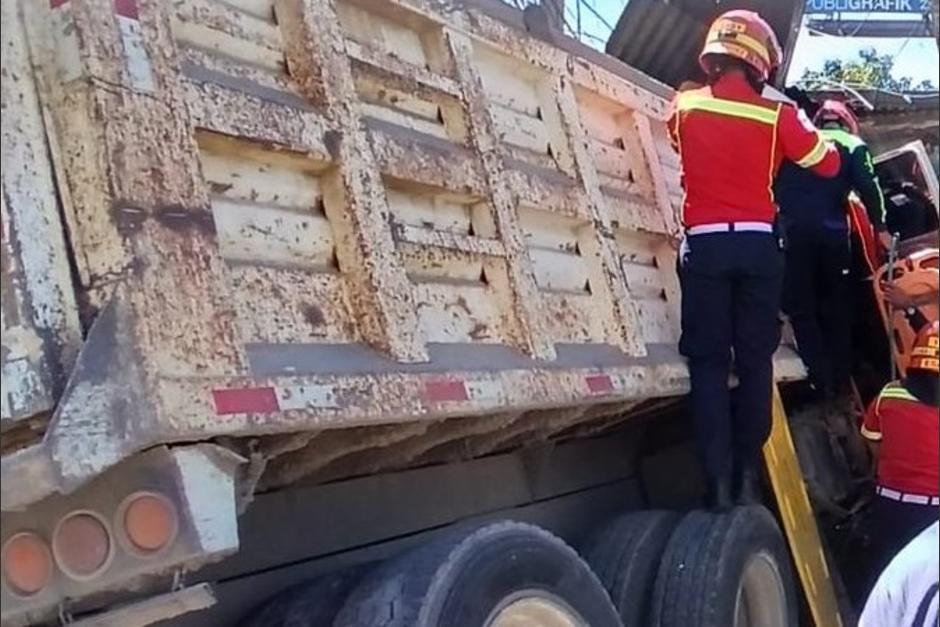 El piloto qued&oacute; atrapado tras el impacto. (Foto: Conred)