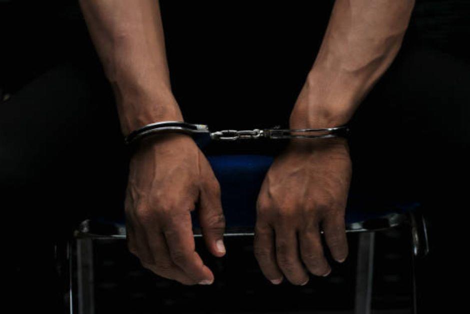 Al capturado se le acusa de cometer varios delitos en contra de una menor de edad. (Foto ilustrativa: istock)