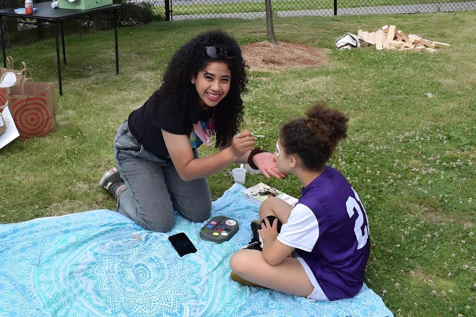 Para la artista pintar se convirti&oacute; en su medicina. (Foto: Sury Ch&aacute;vez)