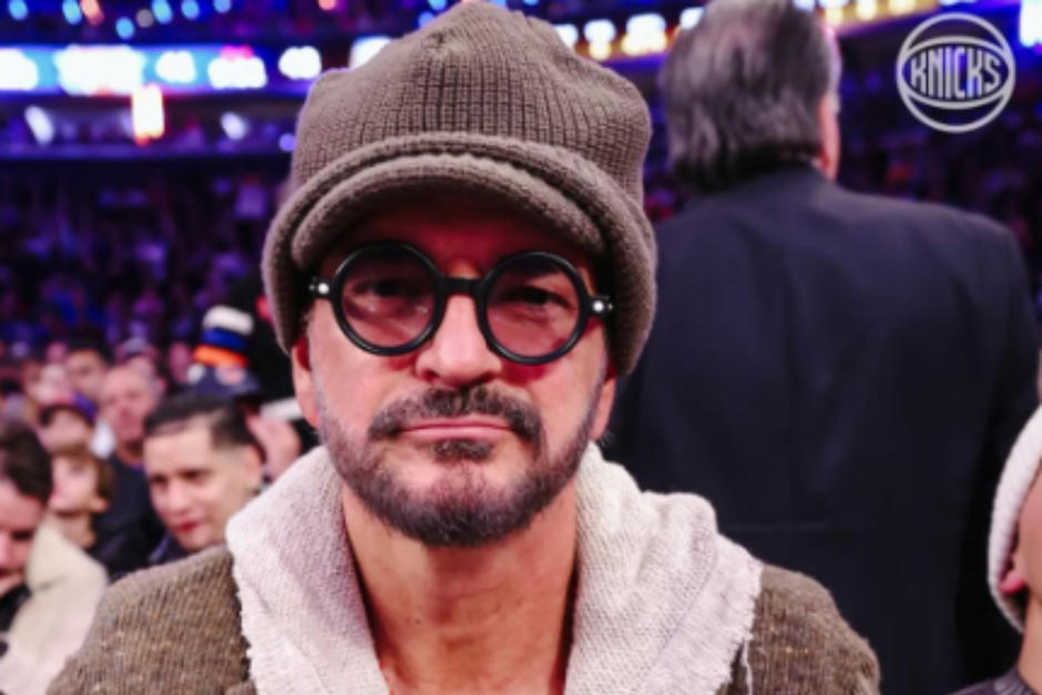 Ricardo Arjona recibi&oacute; un homenaje en el medio tiempo. (Foto: Knicks)