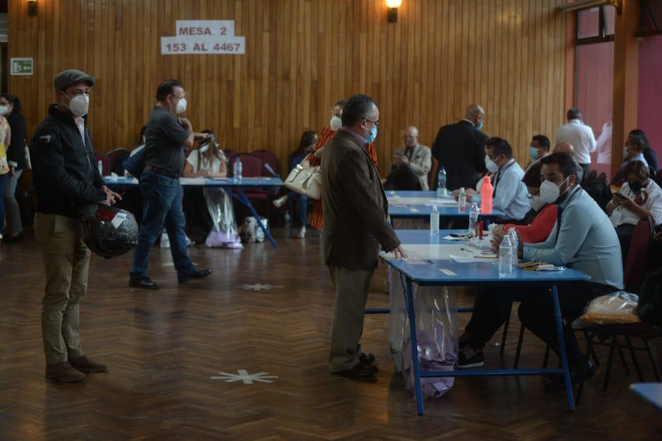 A las 8:00 horas de este jueves 12 de febrero inici&oacute; la jornada de votaci&oacute;n para elegir al magistrado titular y suplente a la CC por el Colegio de Abogados y Notarios. (Foto: Archivo/Soy502).