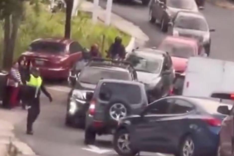 El hecho qued&oacute; en video y se populariz&oacute; en redes sociales. (Foto: Captura de video/Redes Sociales)