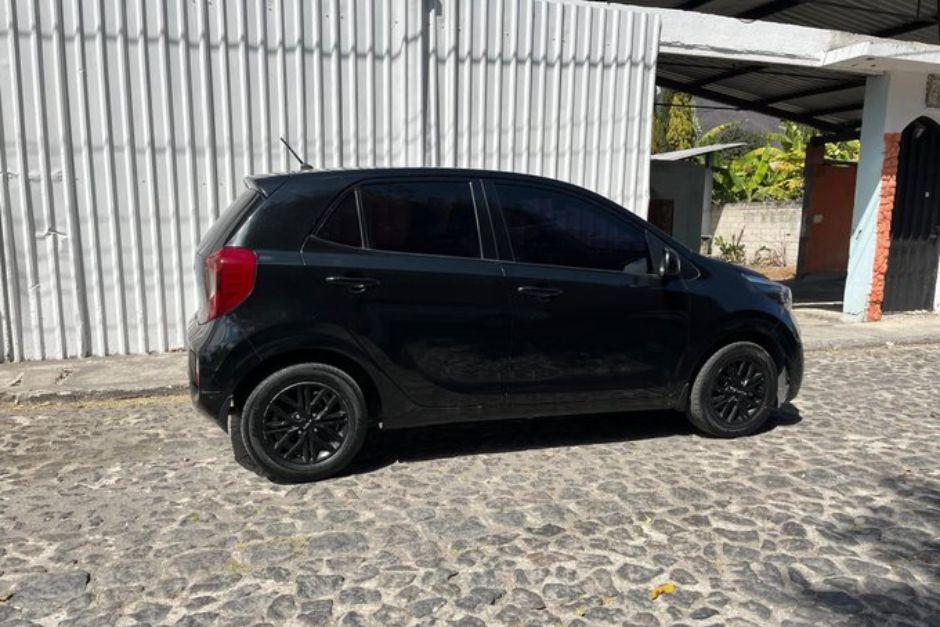 El autom&oacute;vil fue recuperado por las autoridades al momento de la captura. (Foto: PNC)