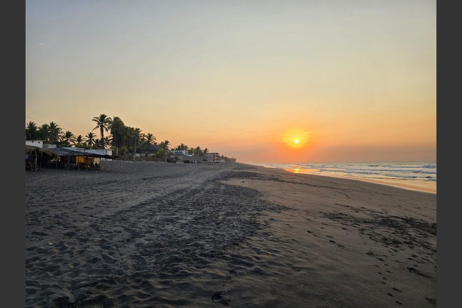 Un amanecer espectacular a la orilla de Playa La Empalizada. (Foto: Romario Aguilar/Colaborador)