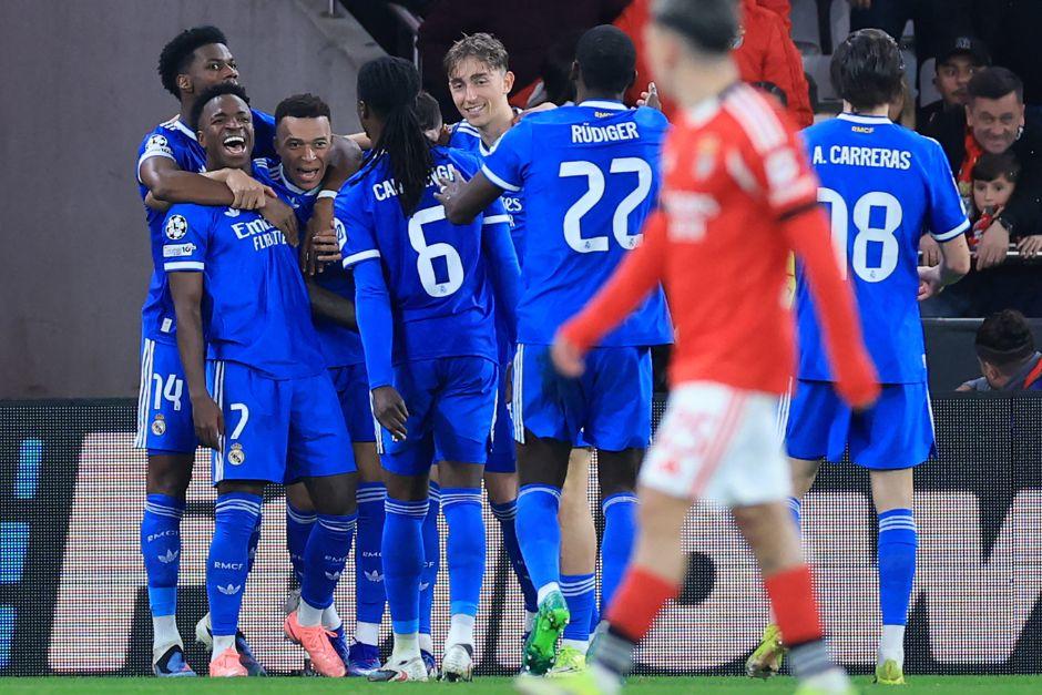 Los merengues festejaron en Lisboa tras un golazo que marc&oacute; Vinicius para llevarse la victoria. (Foto: AFP)