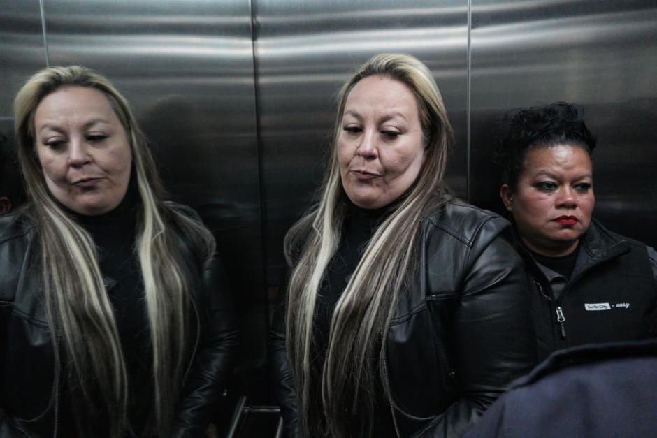 Mar&iacute;a Marta Casta&ntilde;eda, pareja de "El Lobo", est&aacute; en una audiencia en la Torre de Tribunales. (Foto: Wilder L&oacute;pez/Soy502)