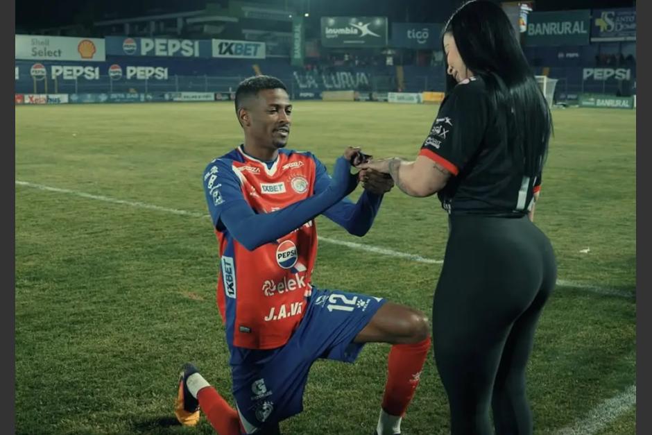 A pocas horas de anunciar que se casaba, el jugador confirm&oacute; la ruptura. (Foto: Instagram)