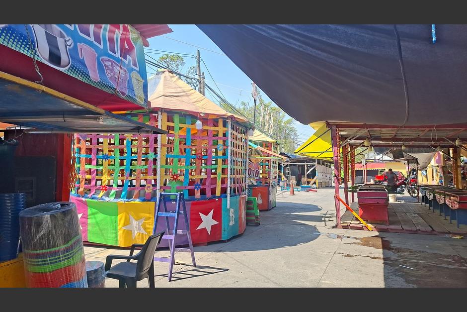 Los juegos mec&aacute;nicos ya est&aacute;n siendo instalados para el disfrute de los asistentes.&nbsp;(Foto: Catalina Jarqu&iacute;n/Colaboradora)