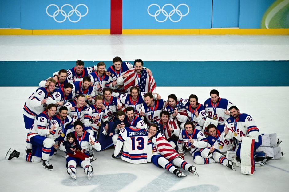 El equipo norteamericano conquist&oacute; la &uacute;ltima medalla de la edici&oacute;n 2026 de los Juegos Ol&iacute;mpicos de Invierno. (Foto: AFP)