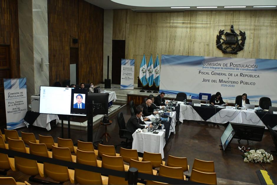 Concluida la primera jornada de revisi&oacute;n de expedientes, la Postuladora para Fiscal decidi&oacute; que 26 de las 30 curr&iacute;culas examinadas contin&uacute;an en el proceso para integrar la n&oacute;mina de candidatos a Fiscal General. Jos&eacute; Luis Pos/Colaboraci&oacute;n