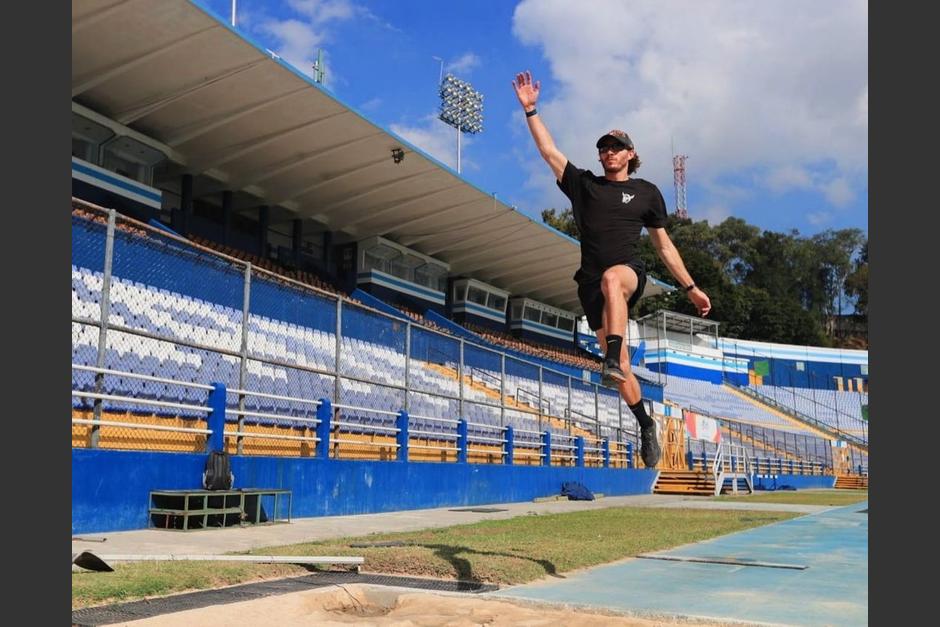 El retalteco se inici&oacute; en el atletismo a los 8 a&ntilde;os; poco despu&eacute;s se interes&oacute; en el salto de longitud. (Foto: Federaci&oacute;n de Atletismo)