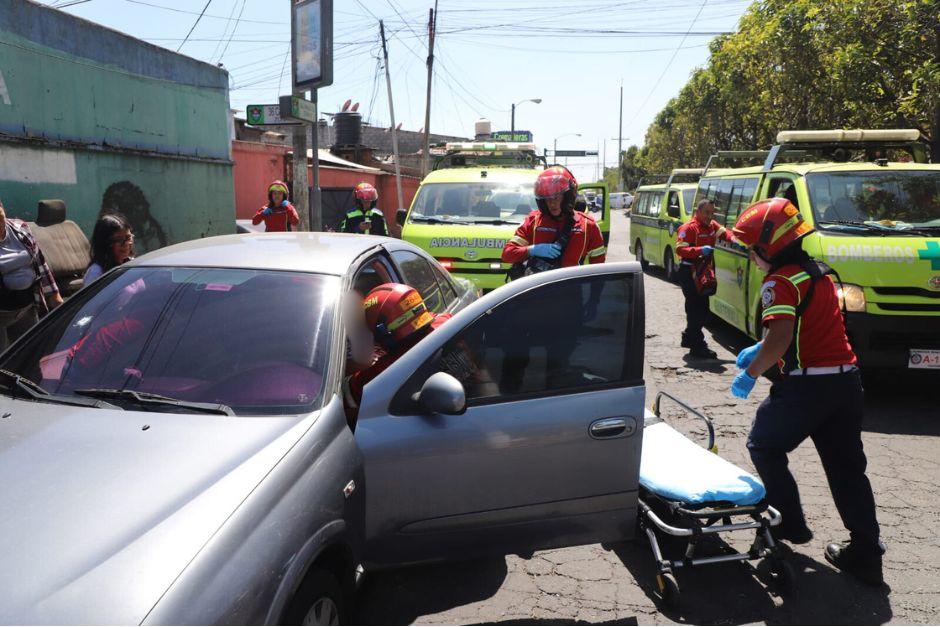 El ataque armado se registr&oacute; sobre la calzada Atanasio Tzul. (Foto: Bomberos Municipales)