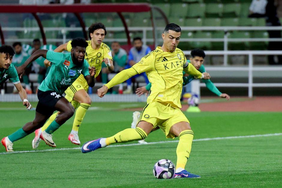 El delantero portugu&eacute;s volvi&oacute; a anotar de penal y encamin&oacute; la goleada de su equipo en Arabia. (Foto: Al Nassr)