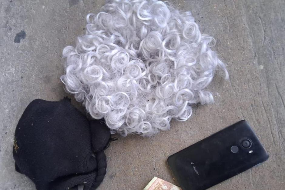 El hombre fue capturado luego de intentar burlar a las autoridades escondi&eacute;ndose en una tienda con la peluca puesta. (Foto: Cortes&iacute;a)