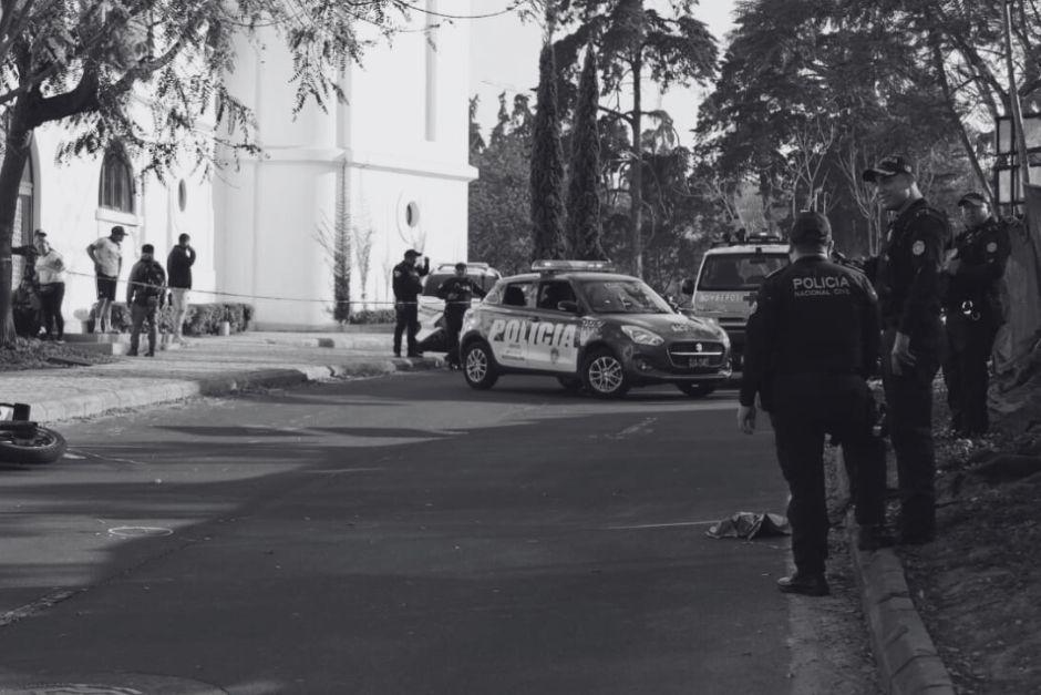 La v&iacute;ctima falleci&oacute; luego de haber sido atacada a balazos en el bulevar Austriaco. (Foto: Bomberos Municipales)