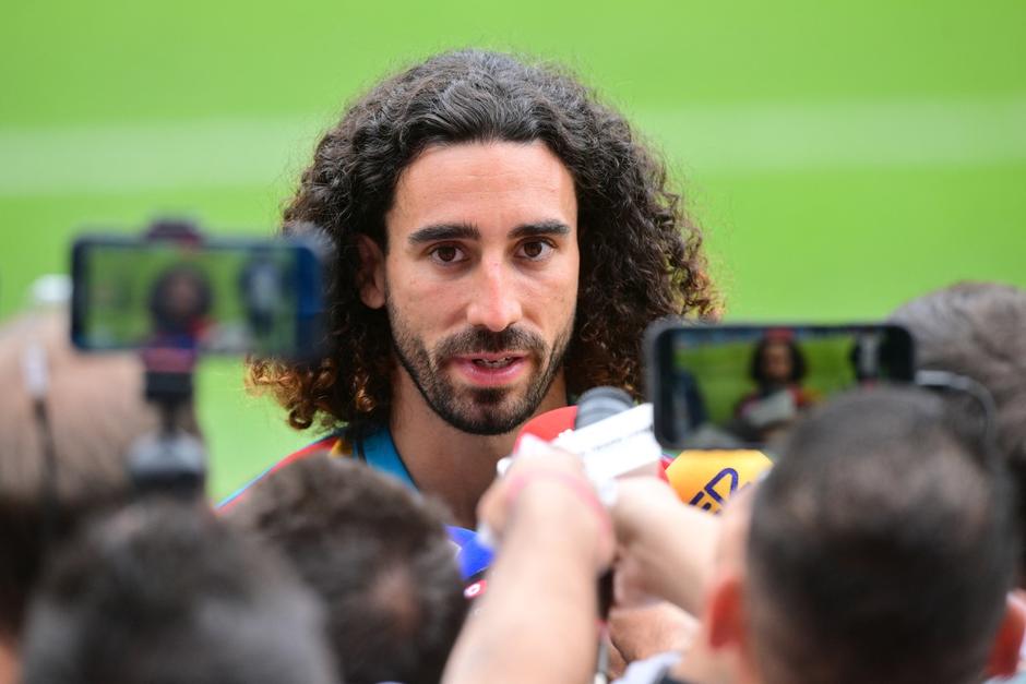 Cucurella, durante el entrenamiento de la selecci&oacute;n espa&ntilde;ola este mi&eacute;rcoles. (Foto: AFP)