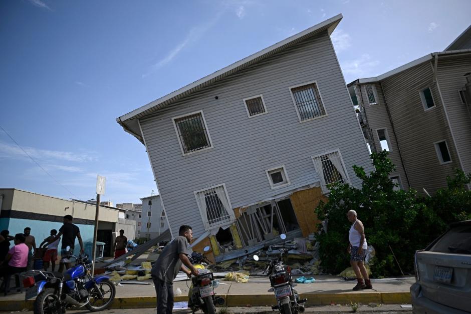 El guatemalteco&nbsp;recibi&oacute; apoyo de la Canciller&iacute;a para resguardar a su familia, tras perder su casa durante los terremotos del pasado 24 de junio.&nbsp;(Foto: AFP)