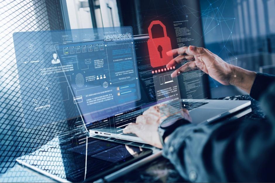 Los recientes ataques cibern&eacute;ticos contra instituciones p&uacute;blicas reavivaron el debate sobre la necesidad de fortalecer la inversi&oacute;n estatal en ciberseguridad y modernizar la infraestructura tecnol&oacute;gica. (Foto: &nbsp;Shutterstock / Soy502)