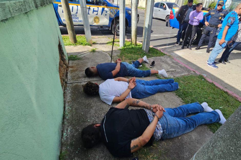 Los presuntos delincuentes fueron detenidos tras el robo de un veh&iacute;culo. (Foto: Estuardo Paredes/Colaborador)