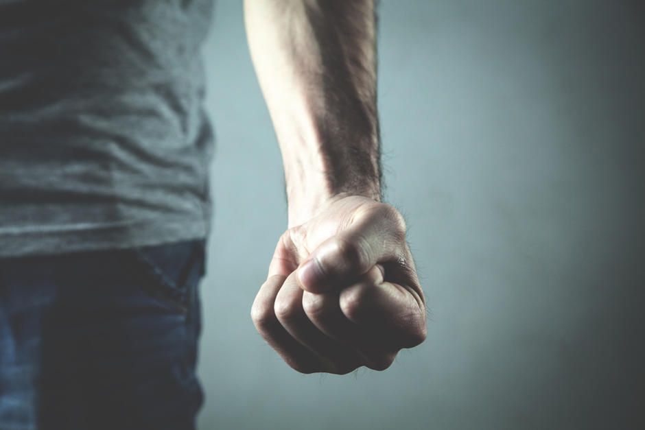 La v&iacute;ctima lleg&oacute; de su trabajo cuando comenz&oacute; la discusi&oacute;n. (Foto: Shutterstock)