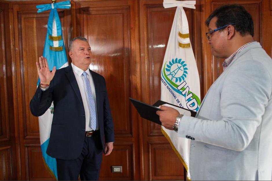 El ministro asumi&oacute; como miembro del Consejo Directivo del INDE. (Foto: INDE / Soy502)