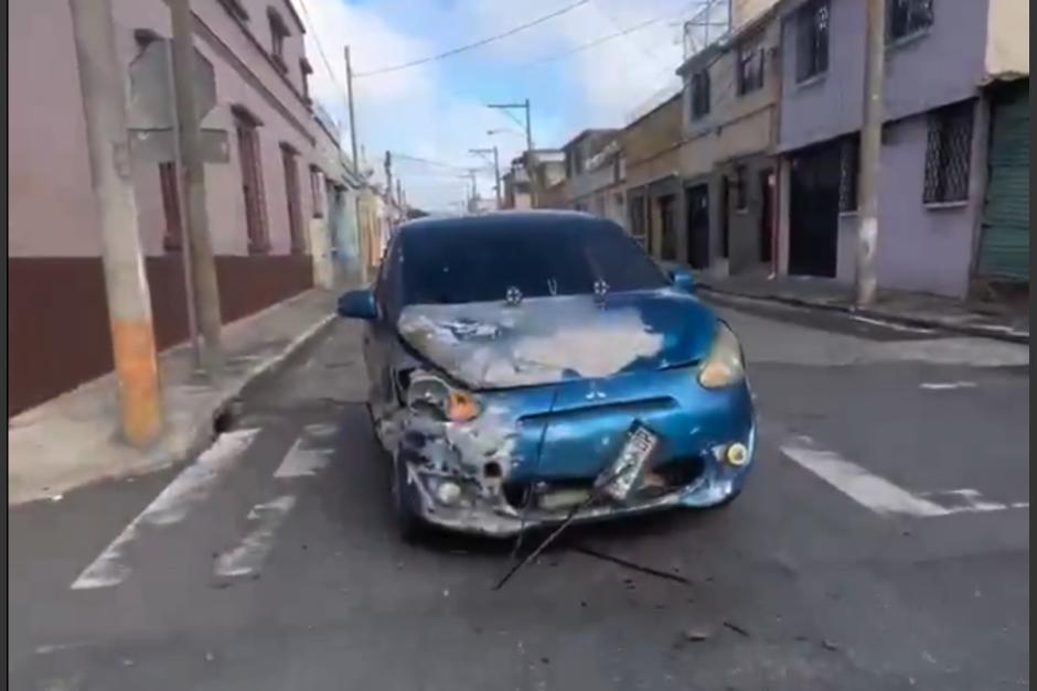 Uno de los autos se qued&oacute; sin una puerta lateral. (Foto: PMT)