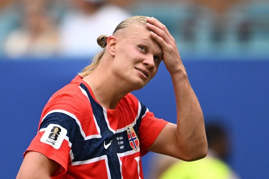 Erling Haaland luc&iacute;a triste tras quedar fuera de la Copa del Mundo. (Foto: AFP)
