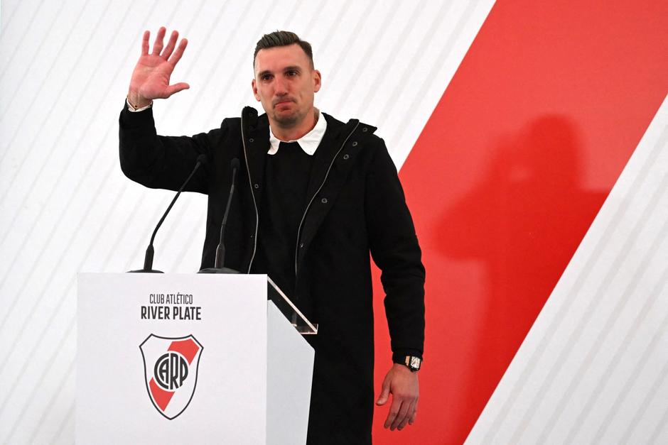 Franco Armani no pudo ocultar la tristeza por dejar al club de su vida. (Foto: AFP)