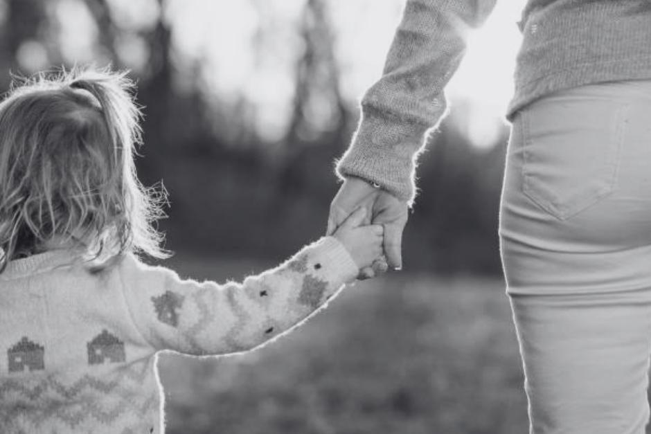 La menor sobrevivi&oacute; luego de sufrir un accidente en el que fallecieron sus padres. (Foto ilustrativa: iStock)