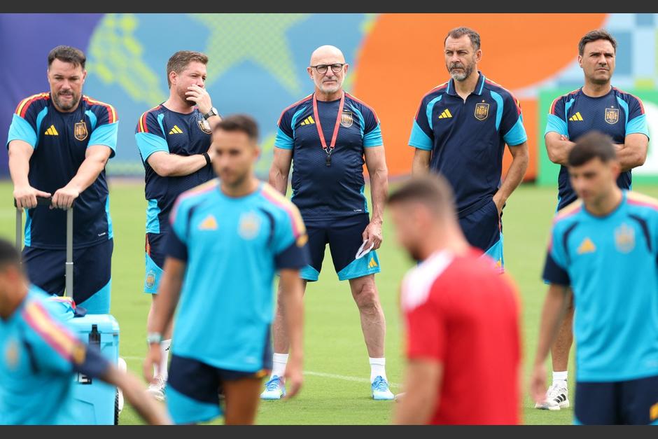 Espa&ntilde;a perfila su once de gala y llega al cien ante Francia