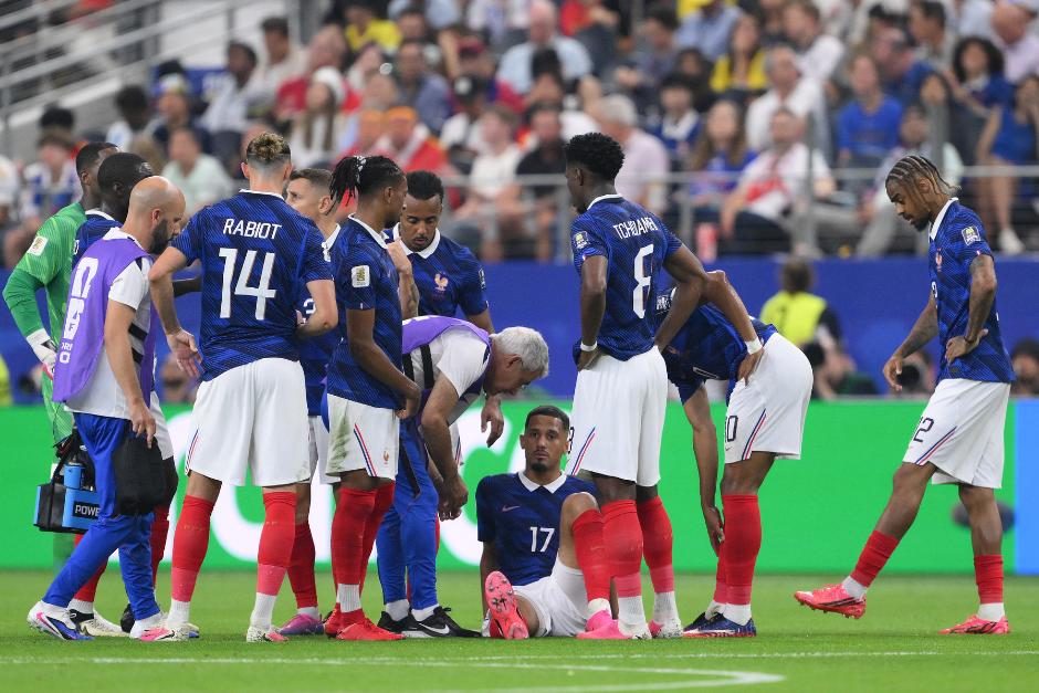 Saliba tiene que salir por lesi&oacute;n ante Espa&ntilde;a
