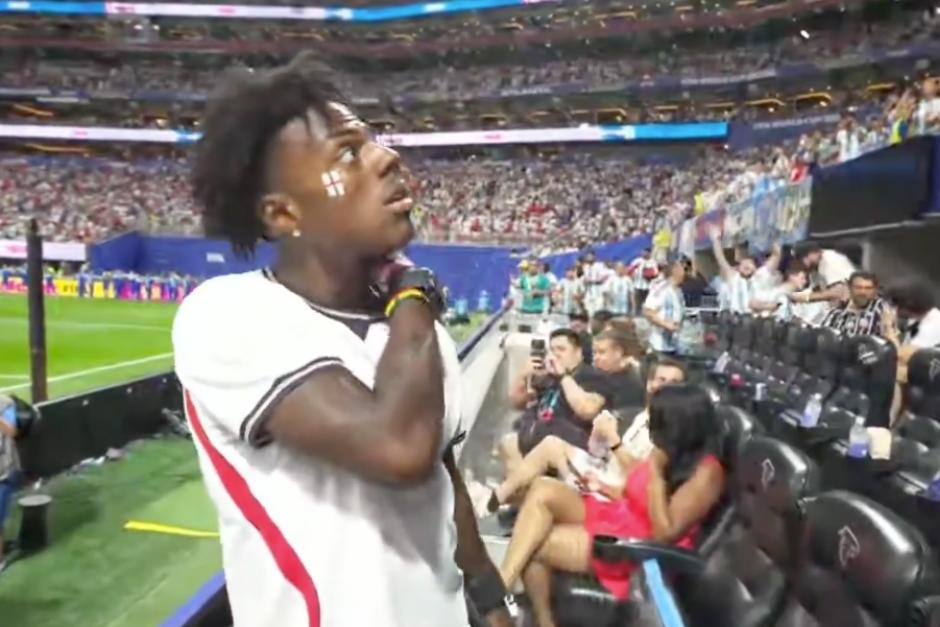 El famoso youtuber sufri&oacute; de agresiones verbales y le lanzaron objetos durante el partido de Inglaterra y Argentina. (Foto: Captura de video)