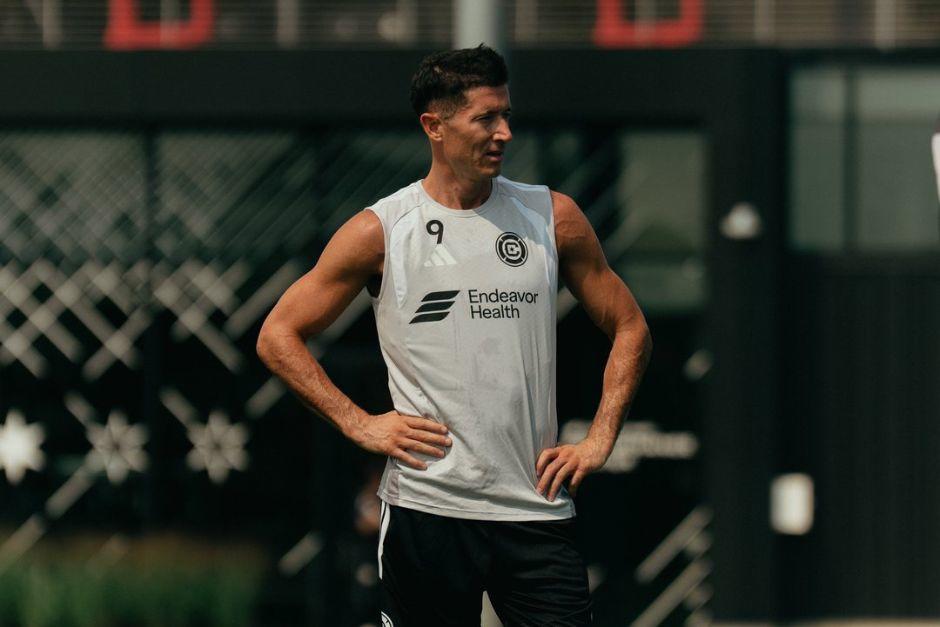 El polaco tendr&aacute; que esperar unos d&iacute;as m&aacute;s para su debut en MLS. (Foto: Chicago Fire)
